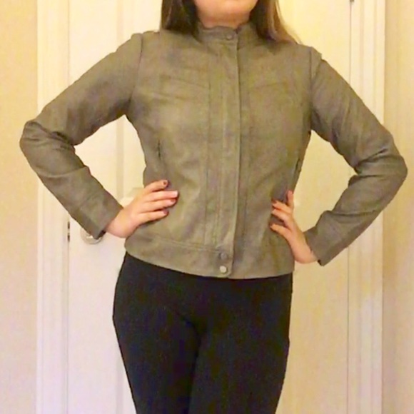 NWOT BOGO FREE Bernardo Gray Fake Leather Zip Utility Jacket - Picture 7 of 8